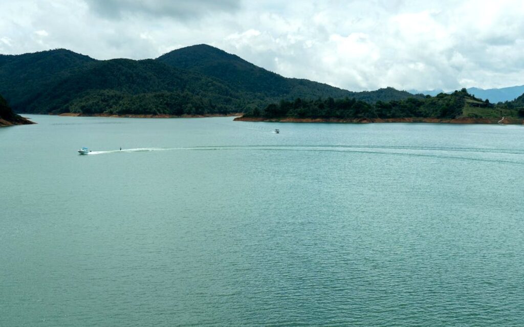 Guatape reservoir boats Colombia day trip from Medellin